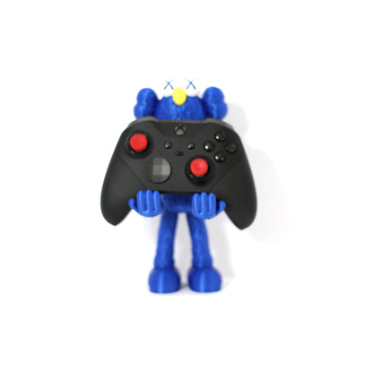 Vinyl Art Figure Controller Holder — Standing Display Stand for PS5 & Xbox