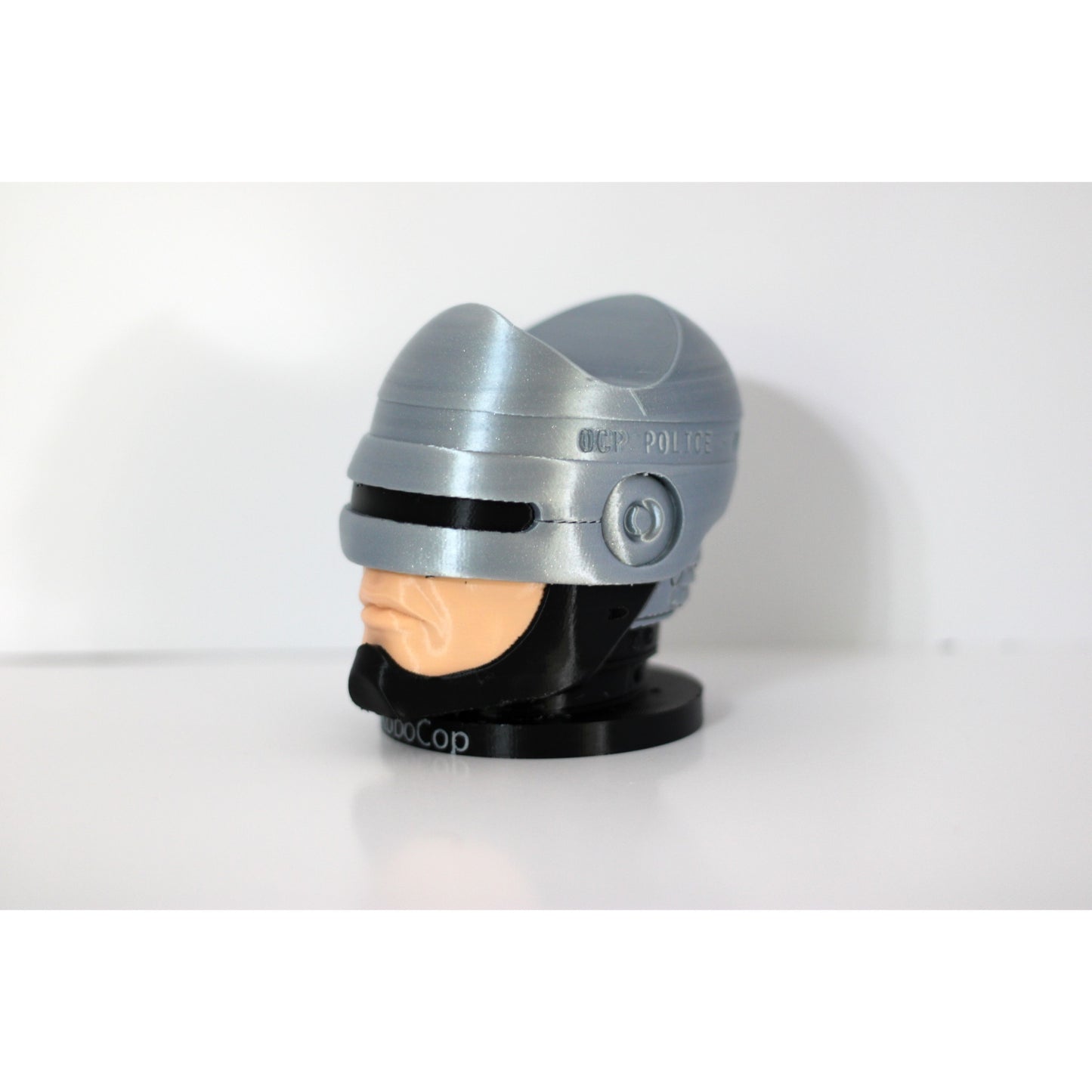 RoboCop-Inspired Controller Holder — Sculpted Helmet Bust Display Stand | PS5 & Xbox
